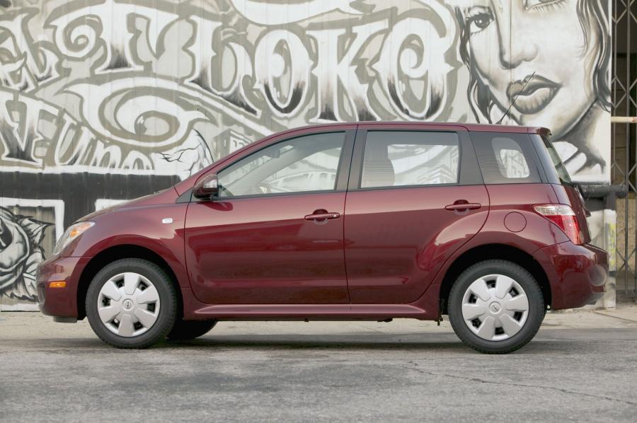  Scion xA 2006 года  (фото 17 из 21)